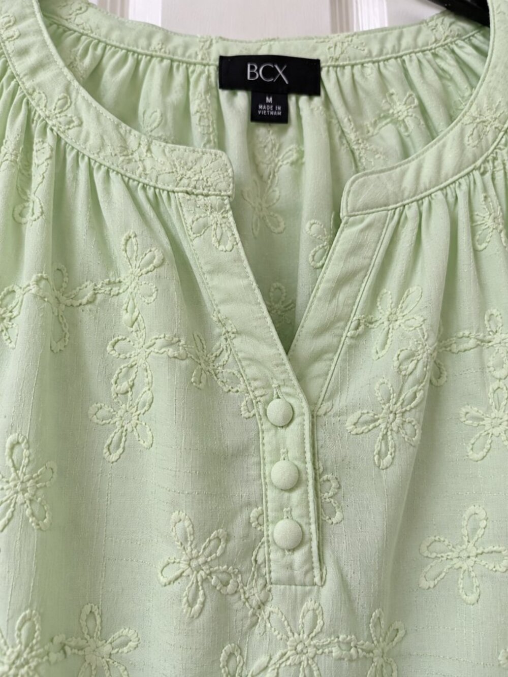 BCX Mint Green Floral Embroidered Long Sleeve Blouse Size M - Picture 6 of 9